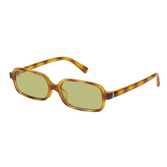 Trendy rectangular sunglasses